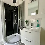 Vienne - Spacieux Et Confortable En Plein Centre