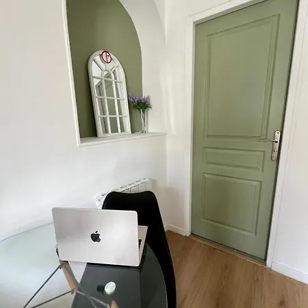 Vienne - Spacieux Et Confortable En Plein Centre