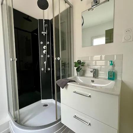 Vienne - Spacieux Et Confortable En Plein Centre