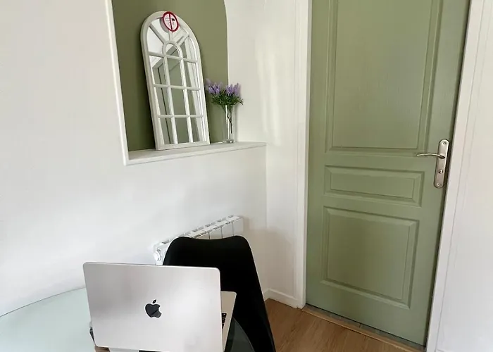 Vienne - Spacieux Et Confortable En Plein Centre