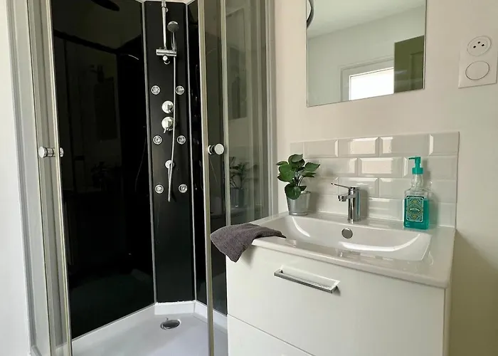 Vienne - Spacieux Et Confortable En Plein Centre